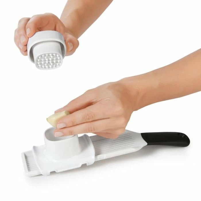 OXO Garlic Slicer 4 OXO Garlic Slicer - Image 2