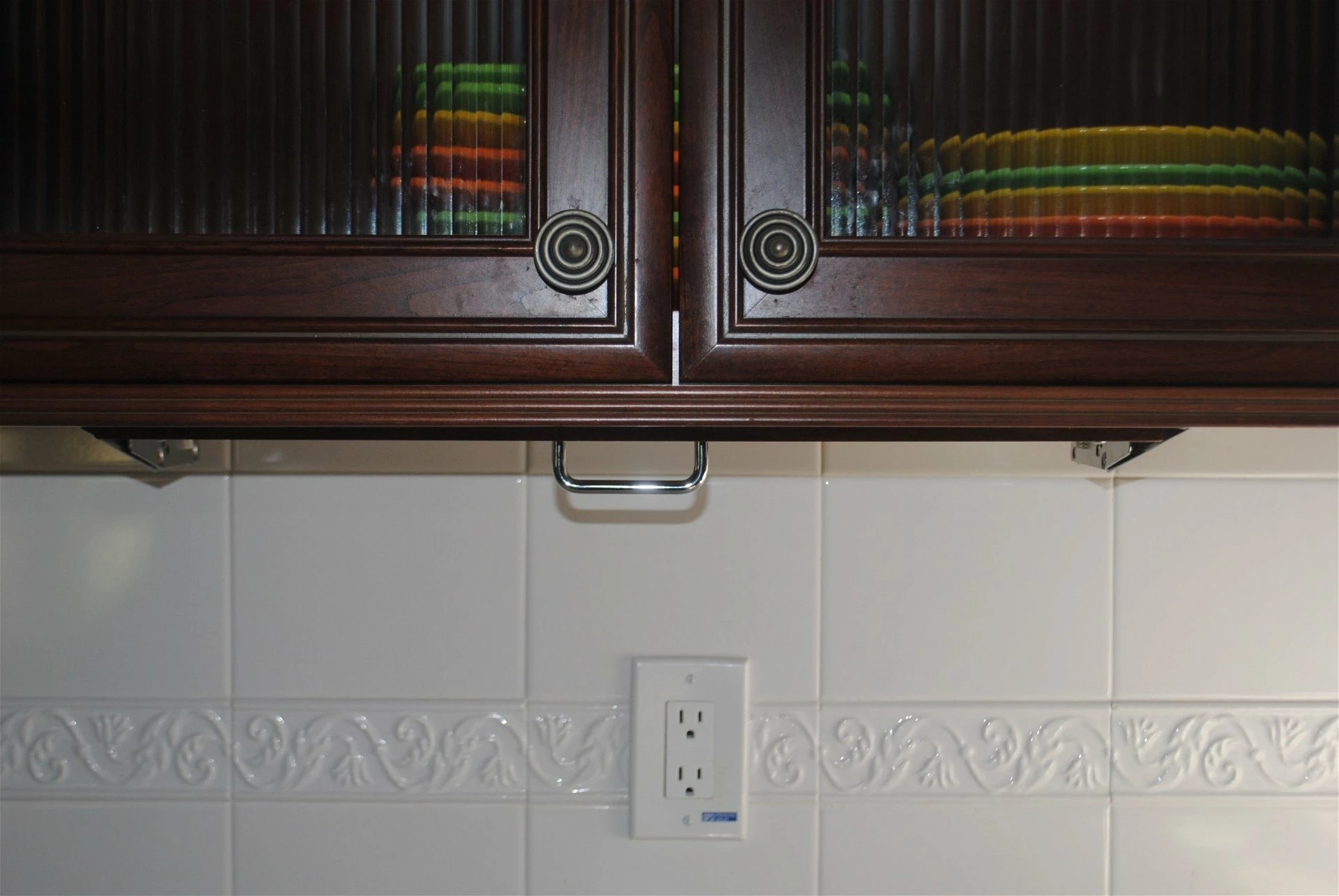 Drop Block Under Cabinet Knife Storage Rack - Large, White 6 Drop Block Under Cabinet Knife Storage Rack - Large, White - Image 4