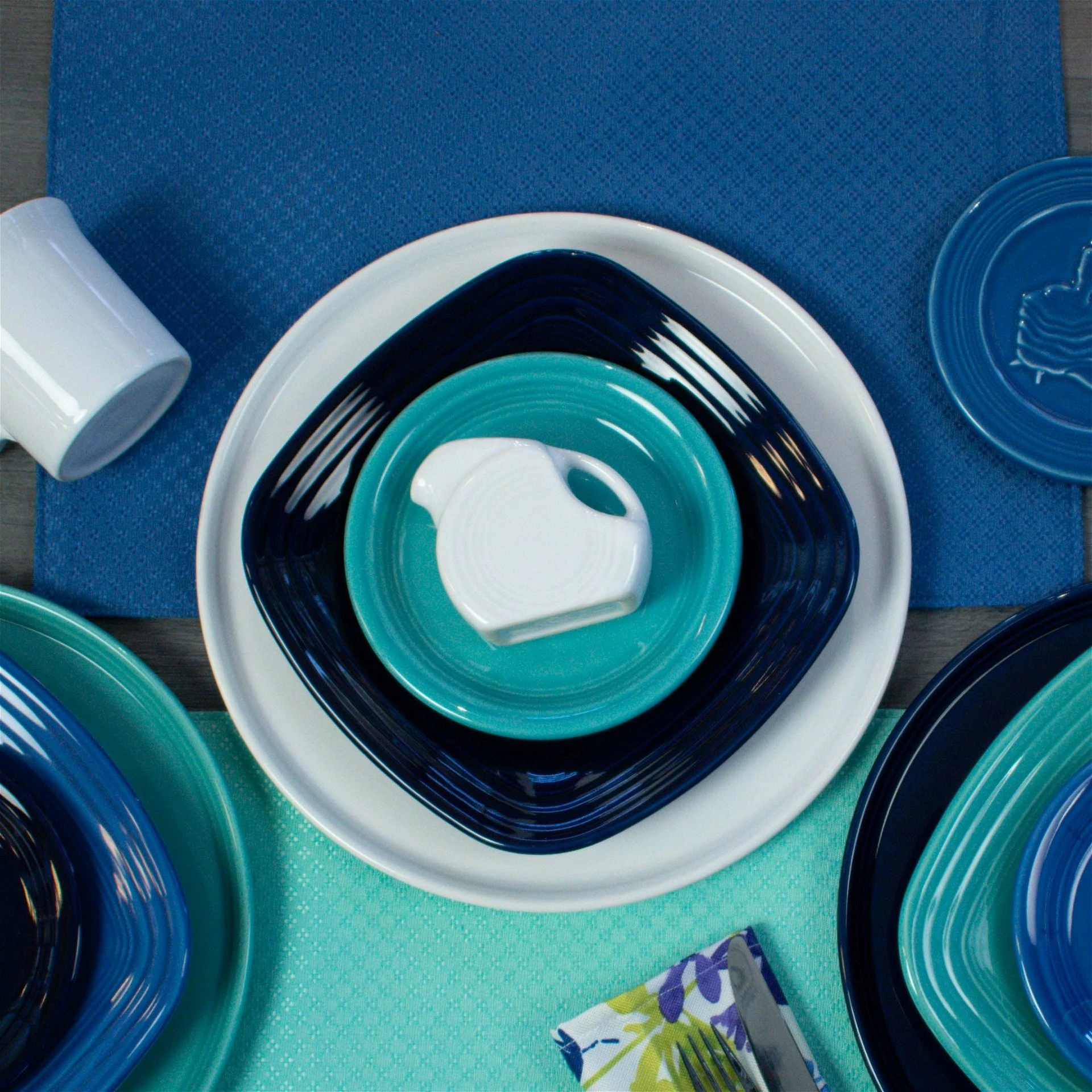 Fiesta® 12" Baking/Pizza Tray | White - Image 2