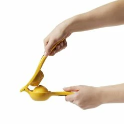 OXO Citrus Squeezer - Yellow -Outlet Utensils Store gg 1057962 4