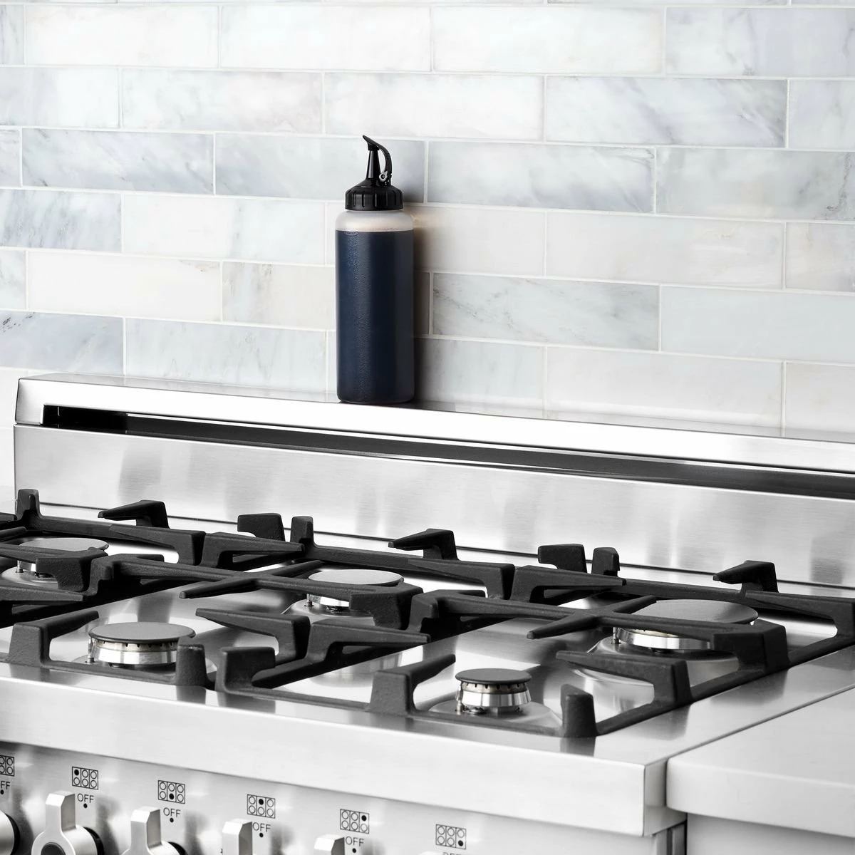 OXO Chef's Squeeze Bottle - Medium 14 OXO Chef's Squeeze Bottle - Medium - Image 12