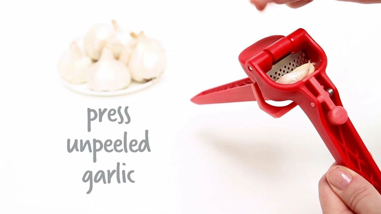Dreamfarm Garject Lite Garlic Press | Black 5 Dreamfarm Garject Lite Garlic Press | Black - Image 3